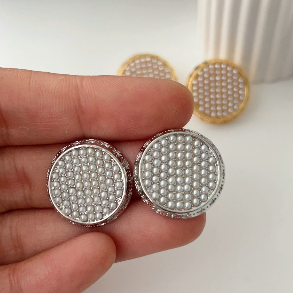 Round pearl earrings
