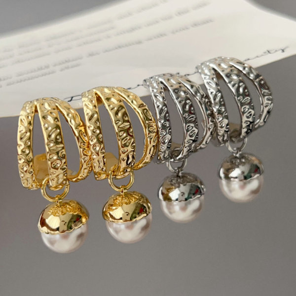 Pearl drop earrings