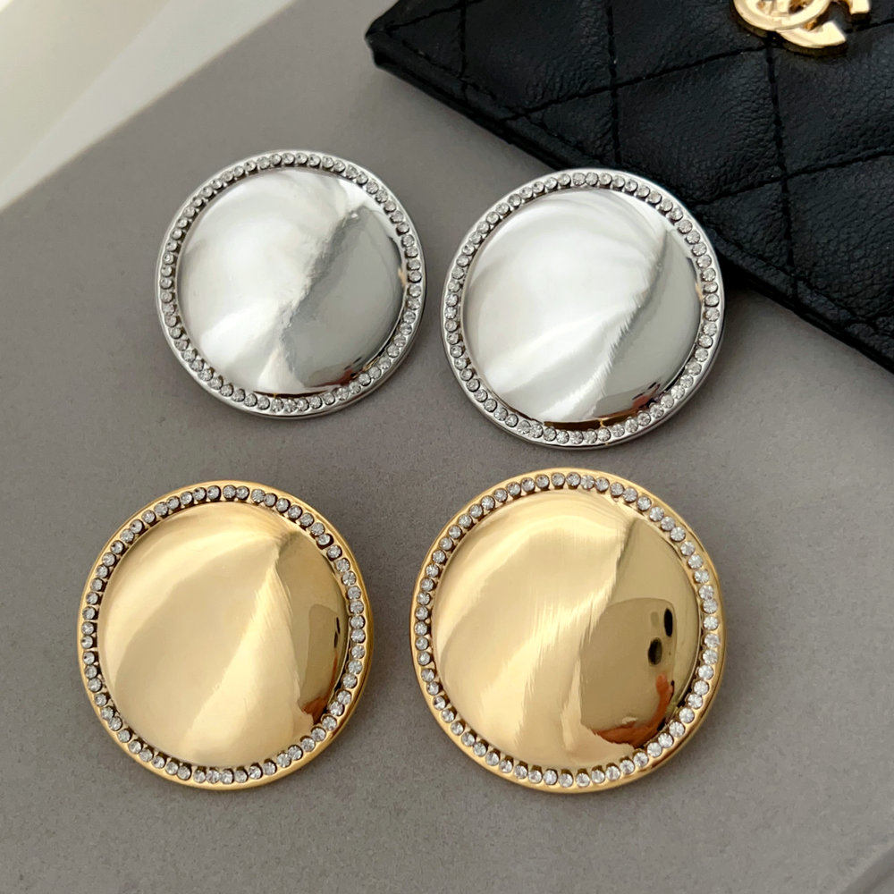 Chunky metal round shape earrings