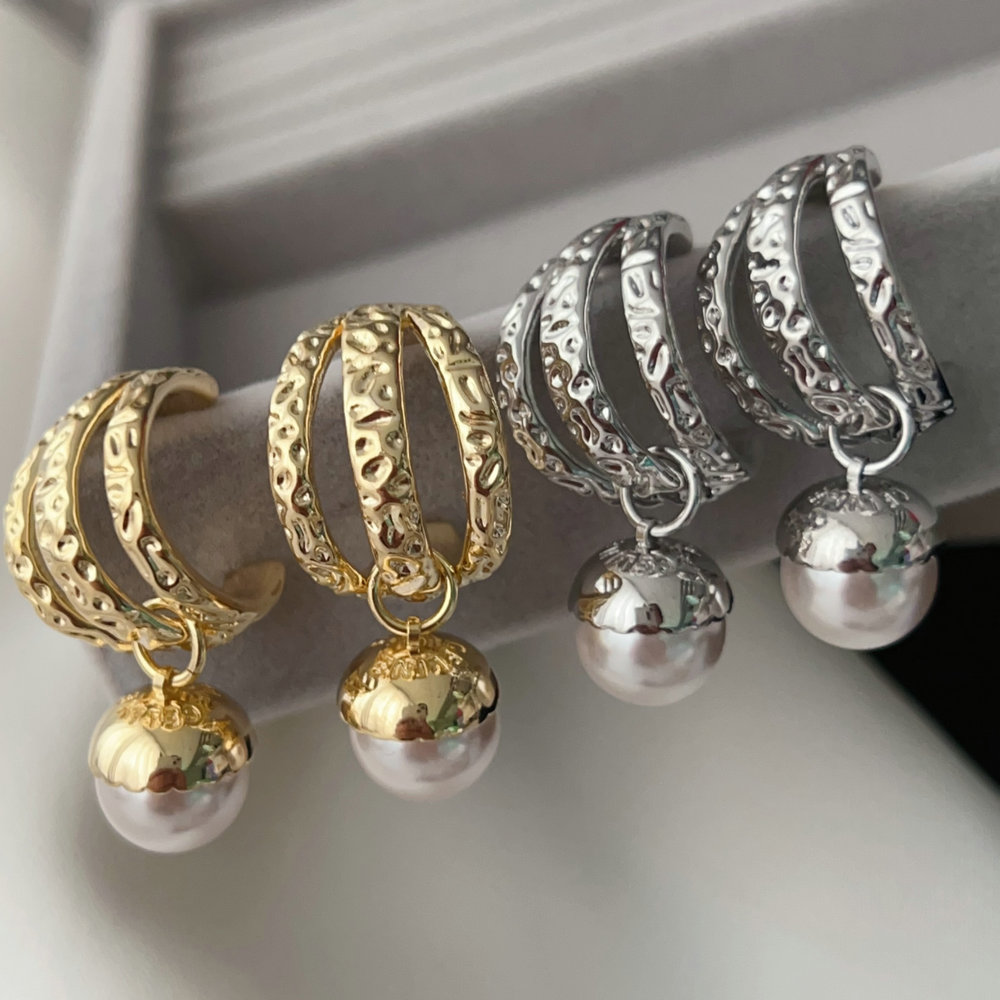 Pearl drop earrings