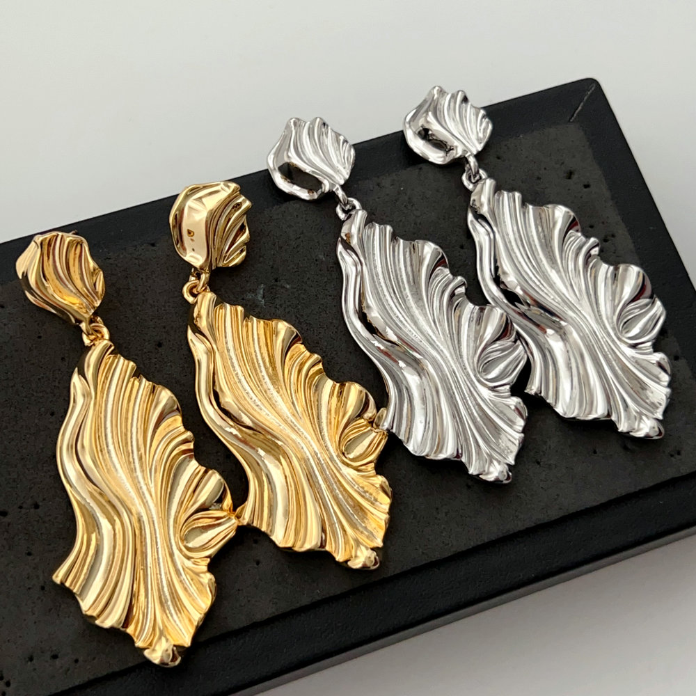 Metal wave earrings