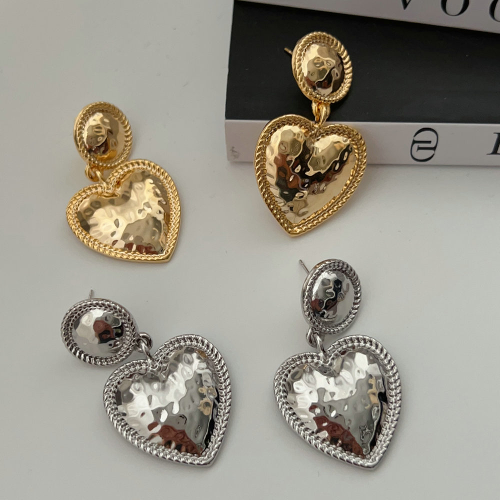 Metal heart charm earrings