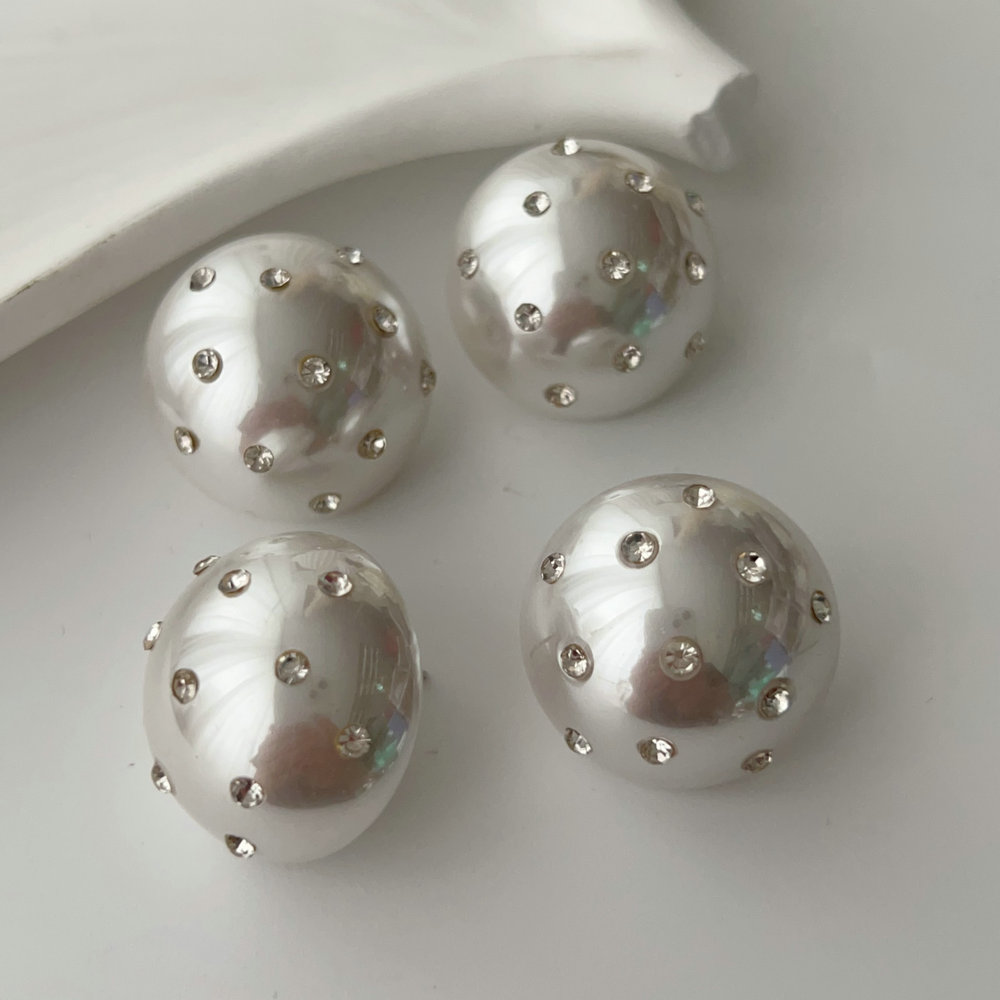 Chunky round shape earrings