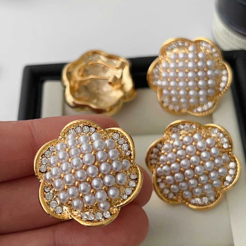 Pearl flower earrings