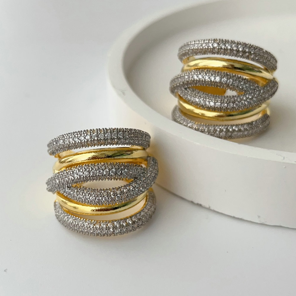 Pave twist double color ring