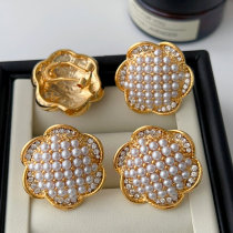 Pearl flower earrings