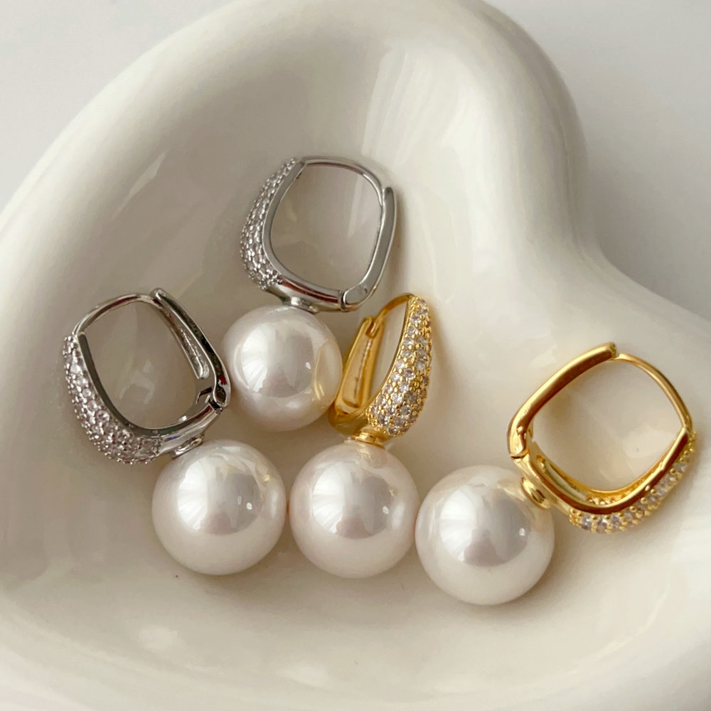 Simple pearl drop earrings