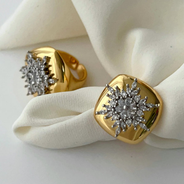 Square flower ring