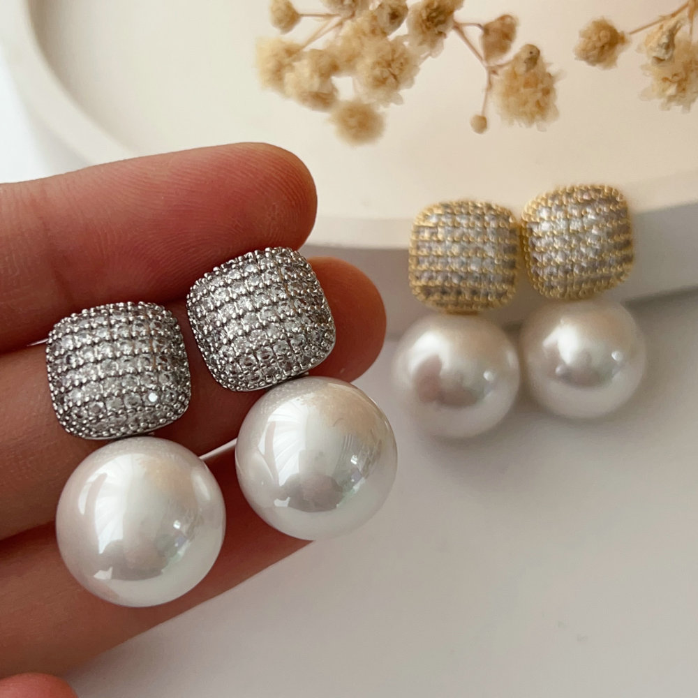 Fashion pearl earrings