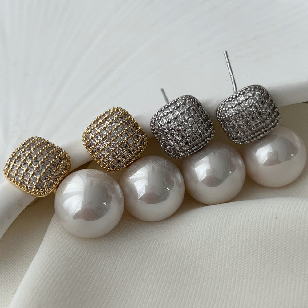 Fashion pearl earrings