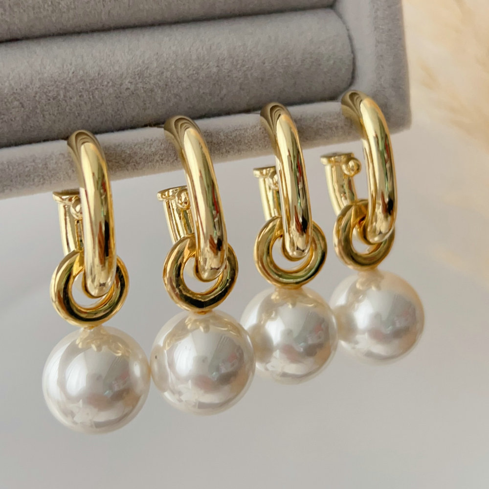 Pearl drop earrings