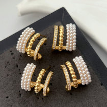 Simple pearl earrings