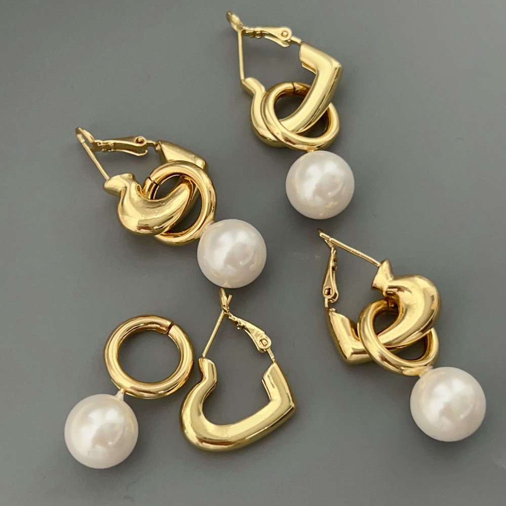 Heart pearl earrings