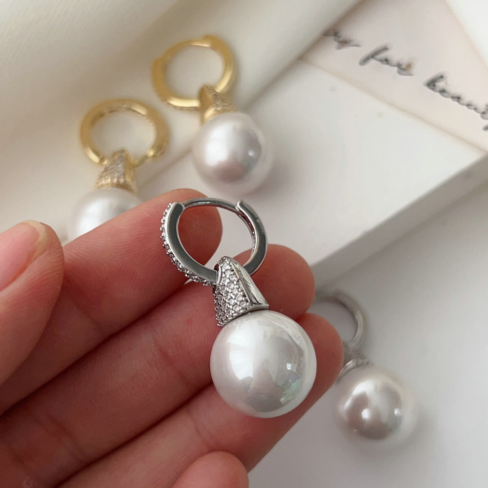 Pearl drop earrings