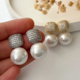 Fashion pearl earrings