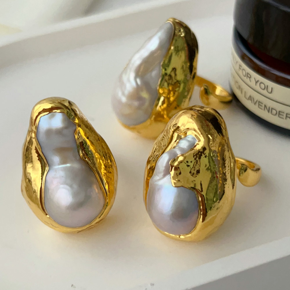 Baroque pearl ring