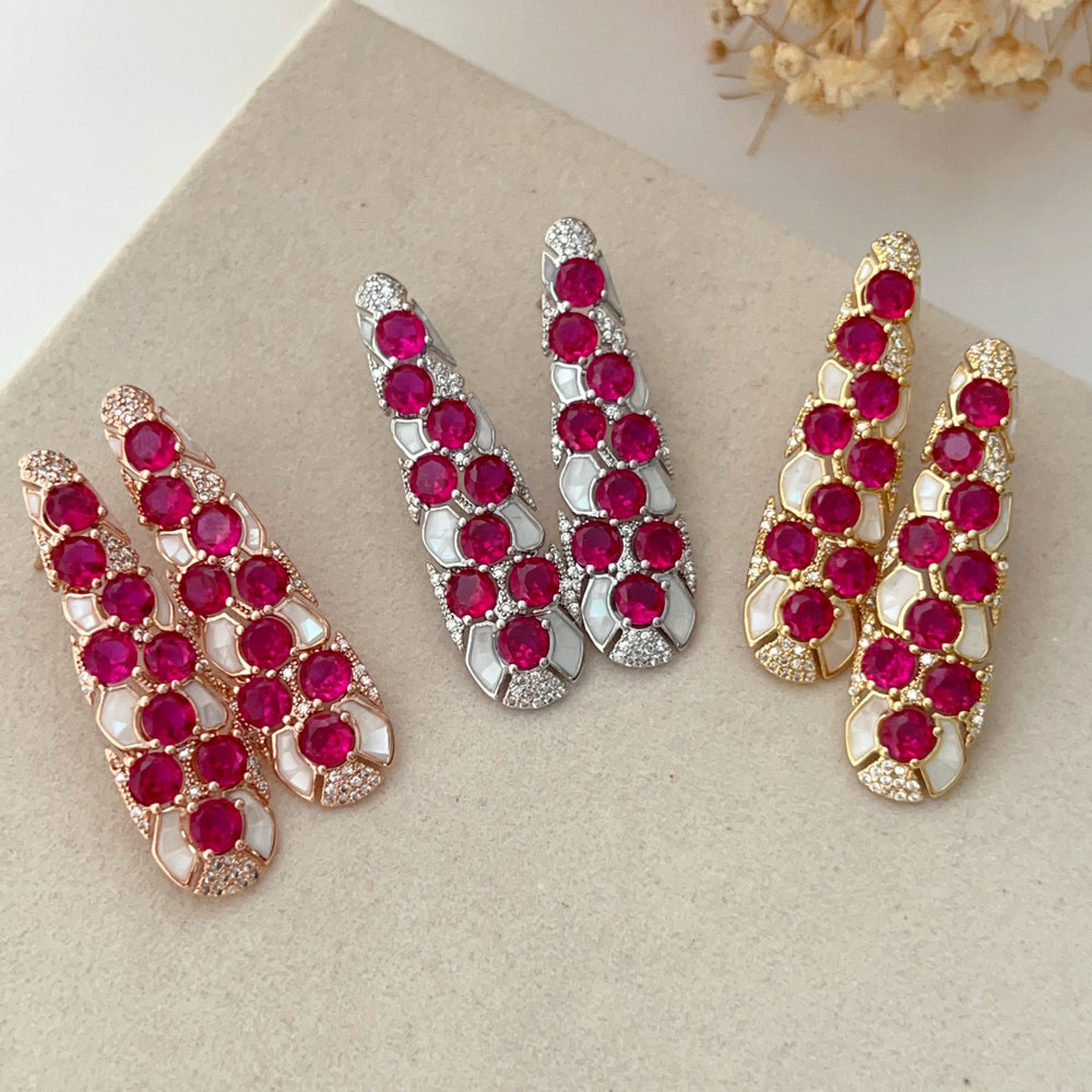 Red zircon shell earrings