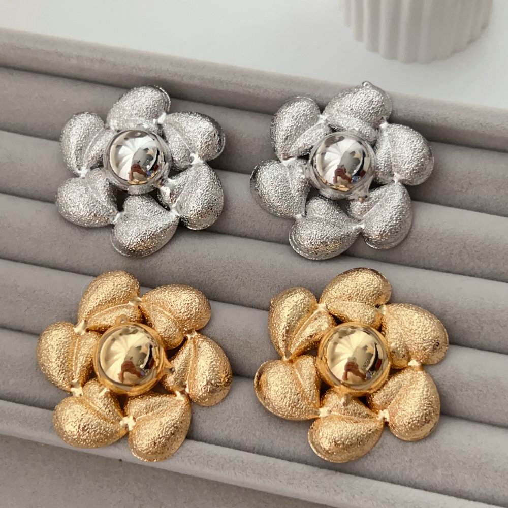 Metal flower earrings