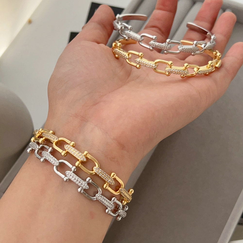 Pave T cuff