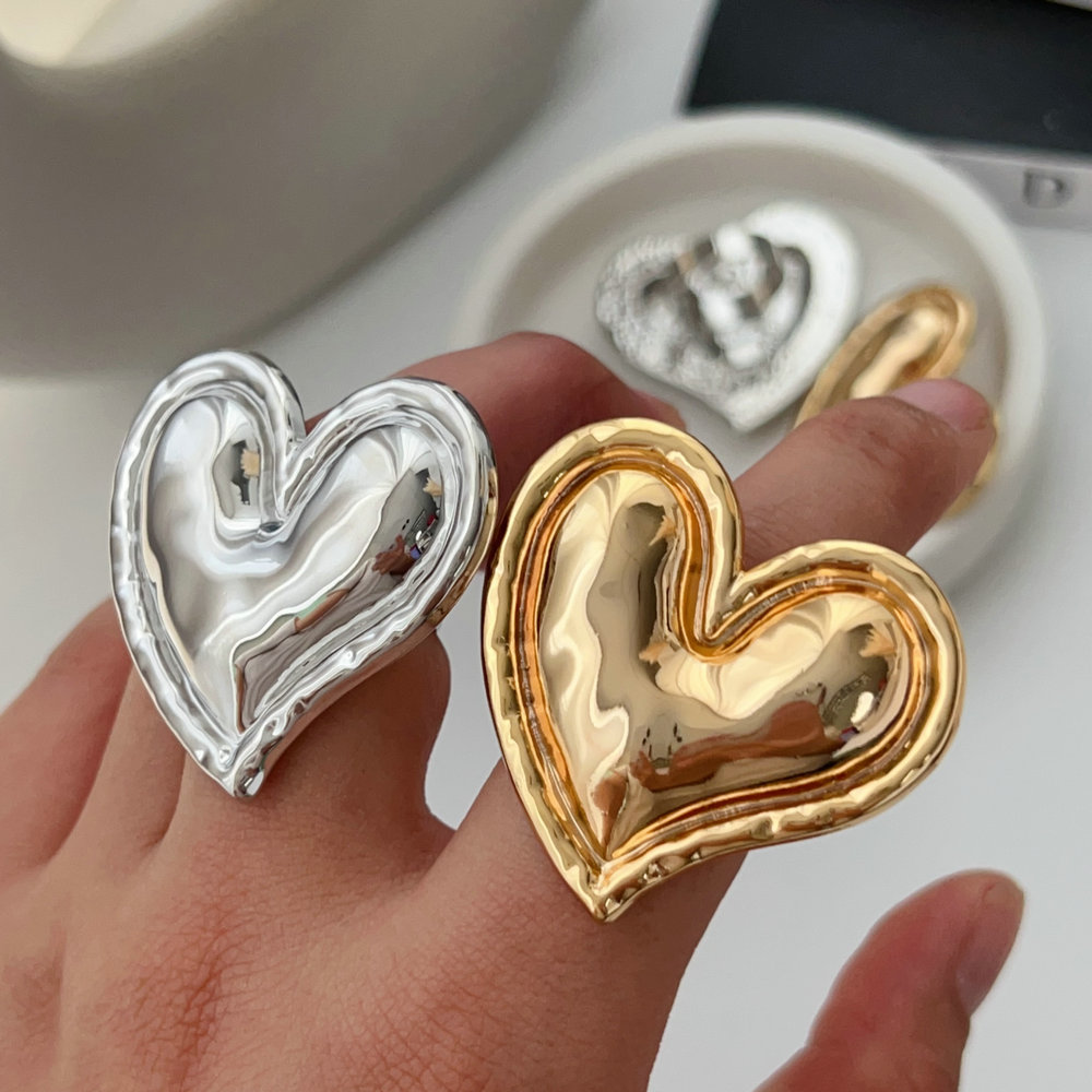 Chunky heart ring