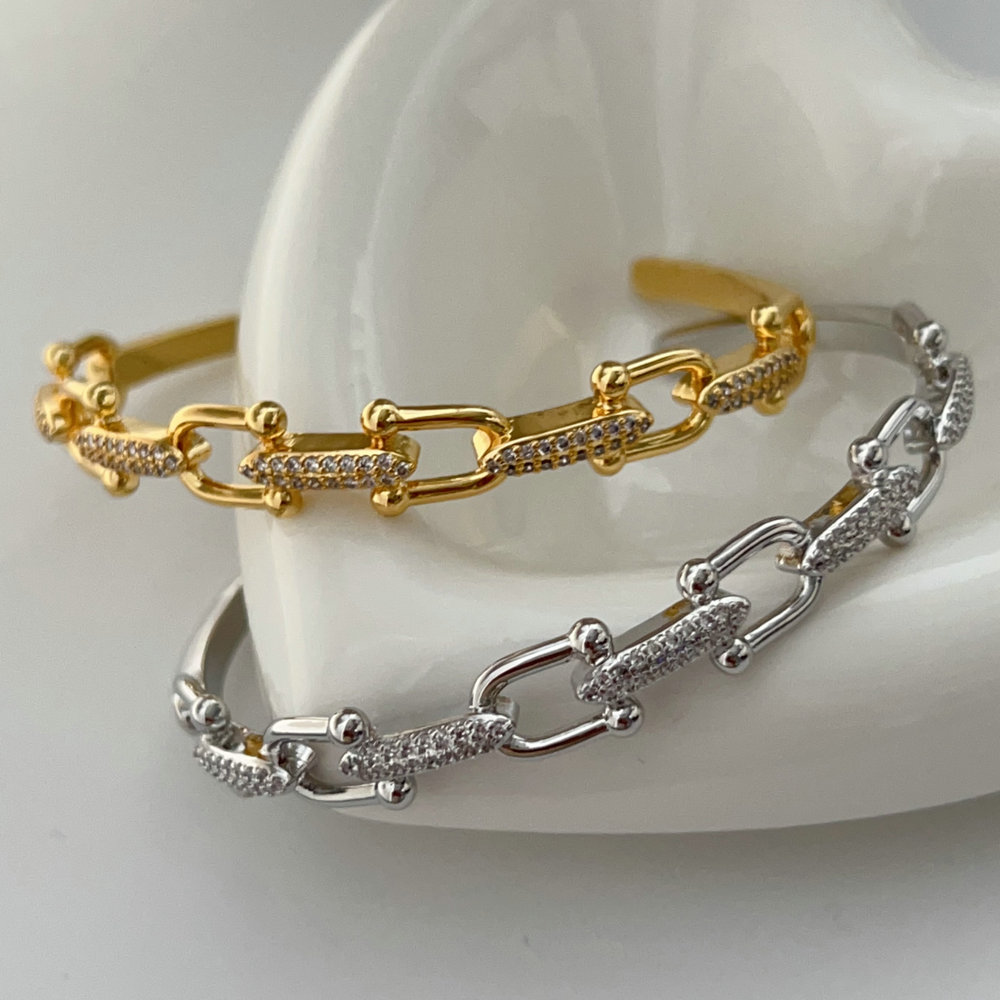 Pave T cuff
