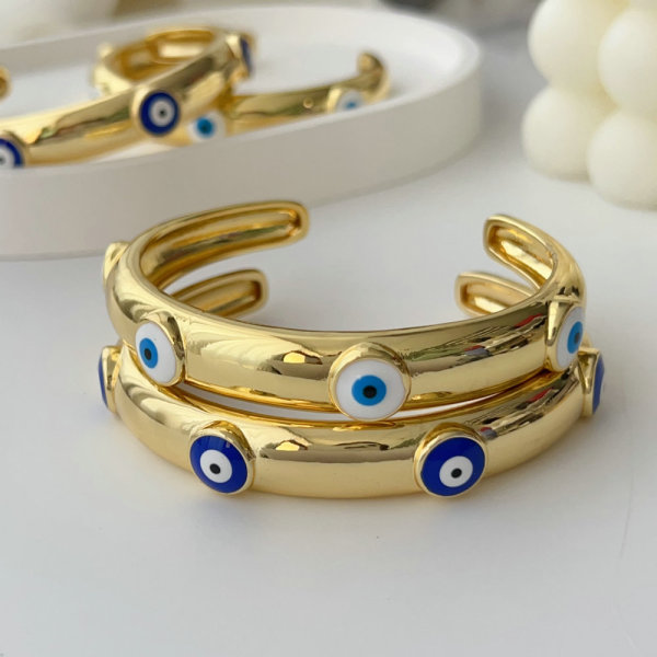 Enamel eye cuff