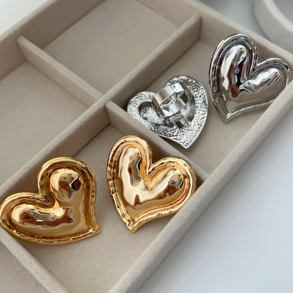 Chunky heart ring