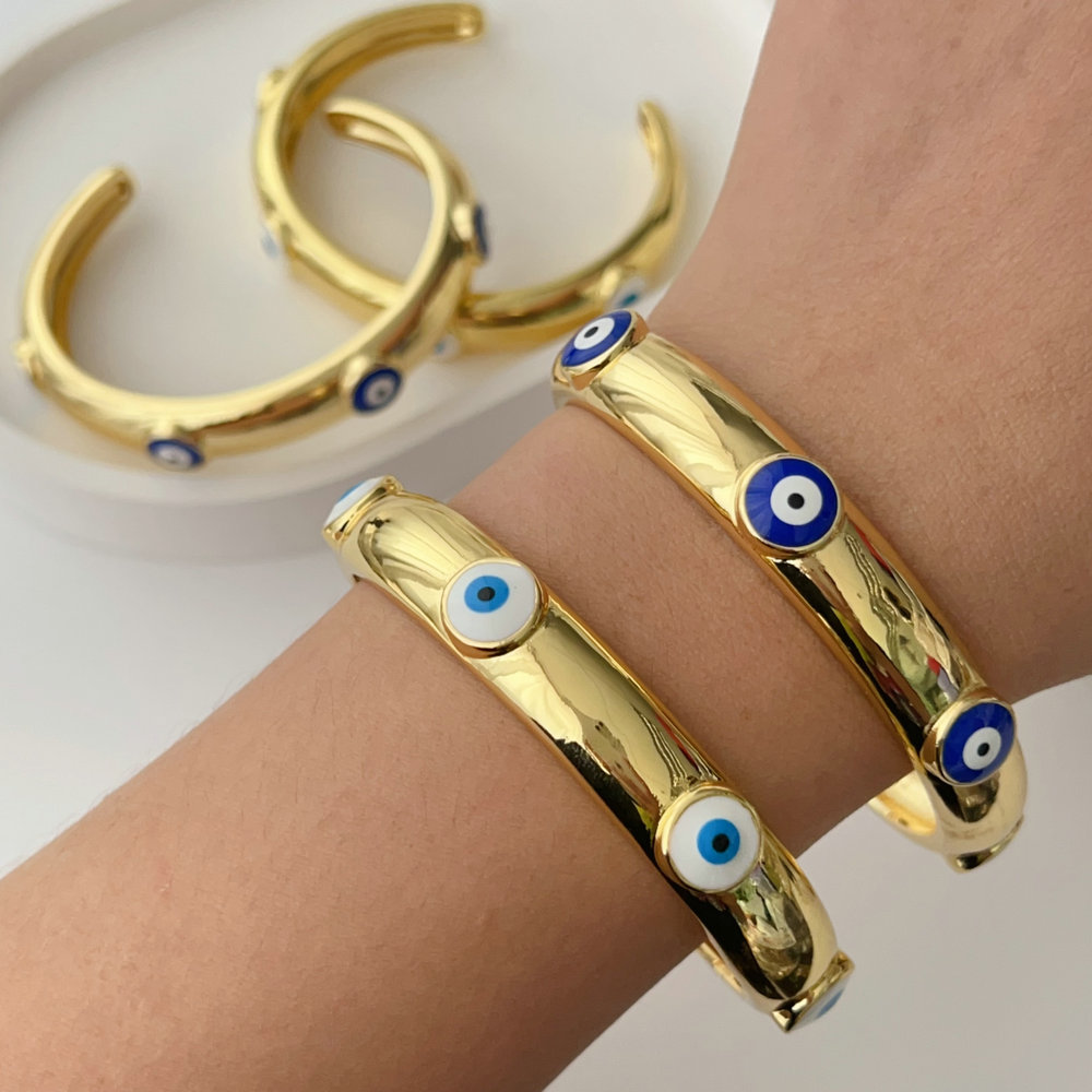 Enamel eye cuff