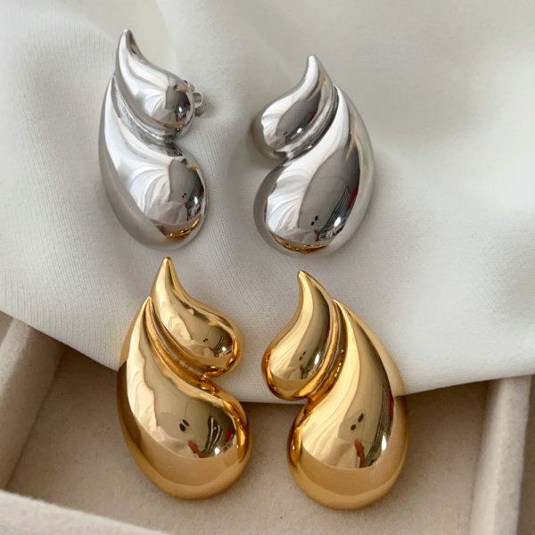Teardrop earrings