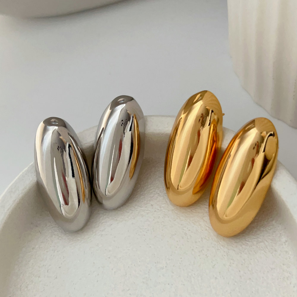 Oval shape earrings