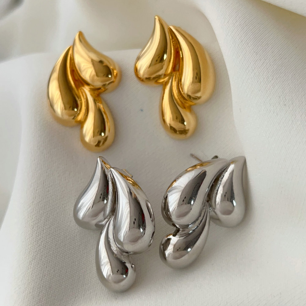 Metal teardrop earrings