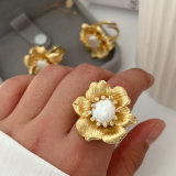 Fresh water pearl flower ring
