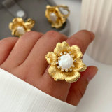 Fresh water pearl flower ring