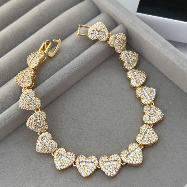 Pave heart bracelet