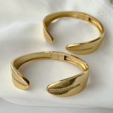 Pave leaf cuf