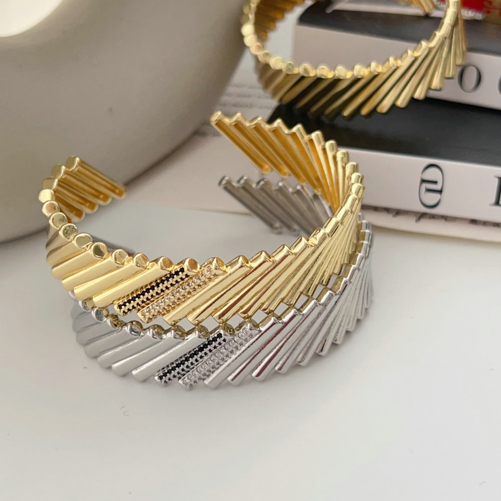 line shape cuff