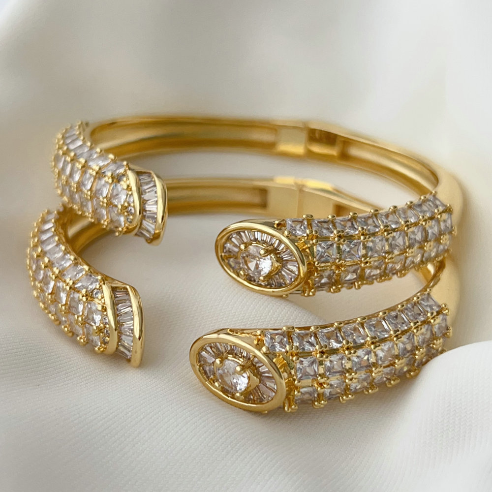 Pave zircon fashion bangle