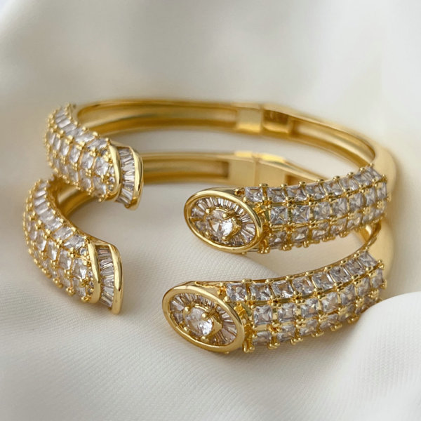 Pave zircon fashion bangle