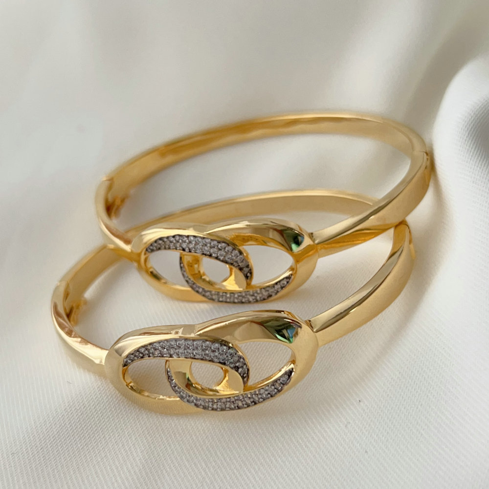 Pave circle bangle