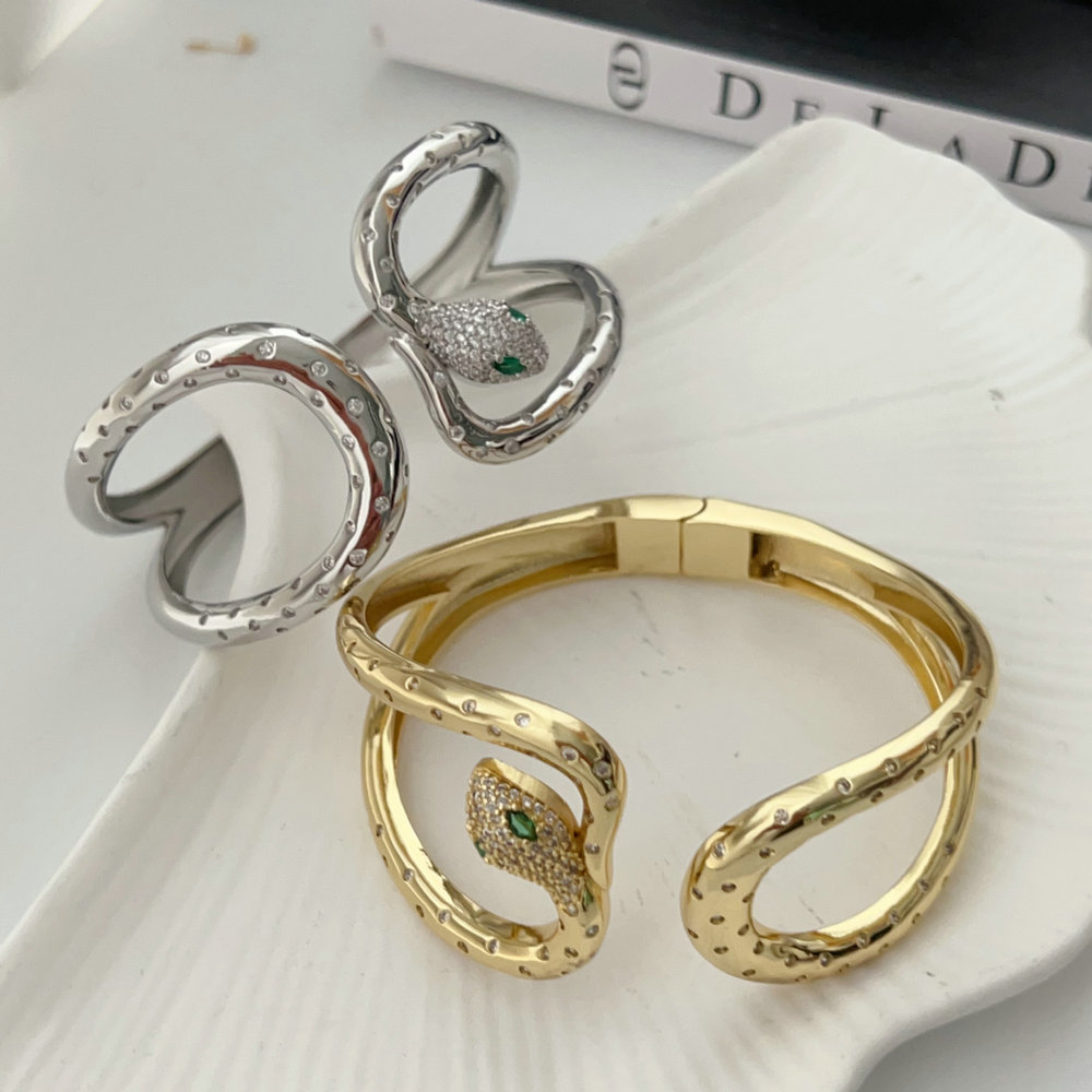 Pave chunky snake cuff