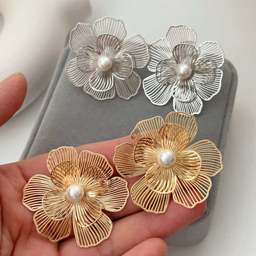Metal flower earrings