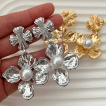 Metal chunky flower earrings
