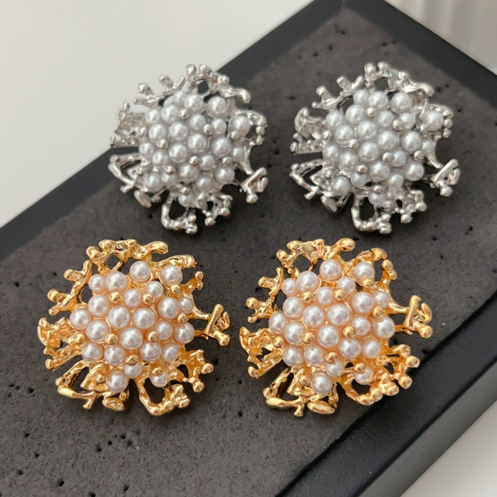 Pearl flower earrings