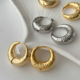 Metal round earrings