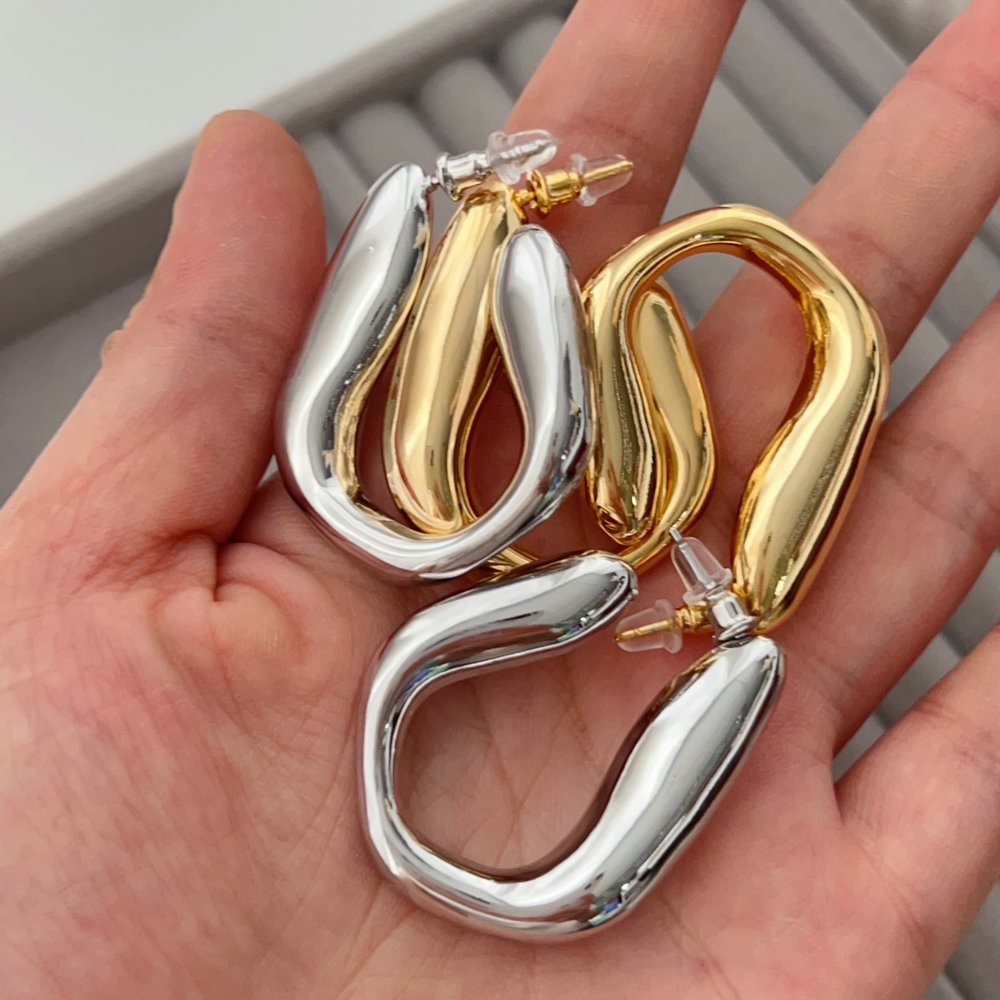 Metal fashion earrings