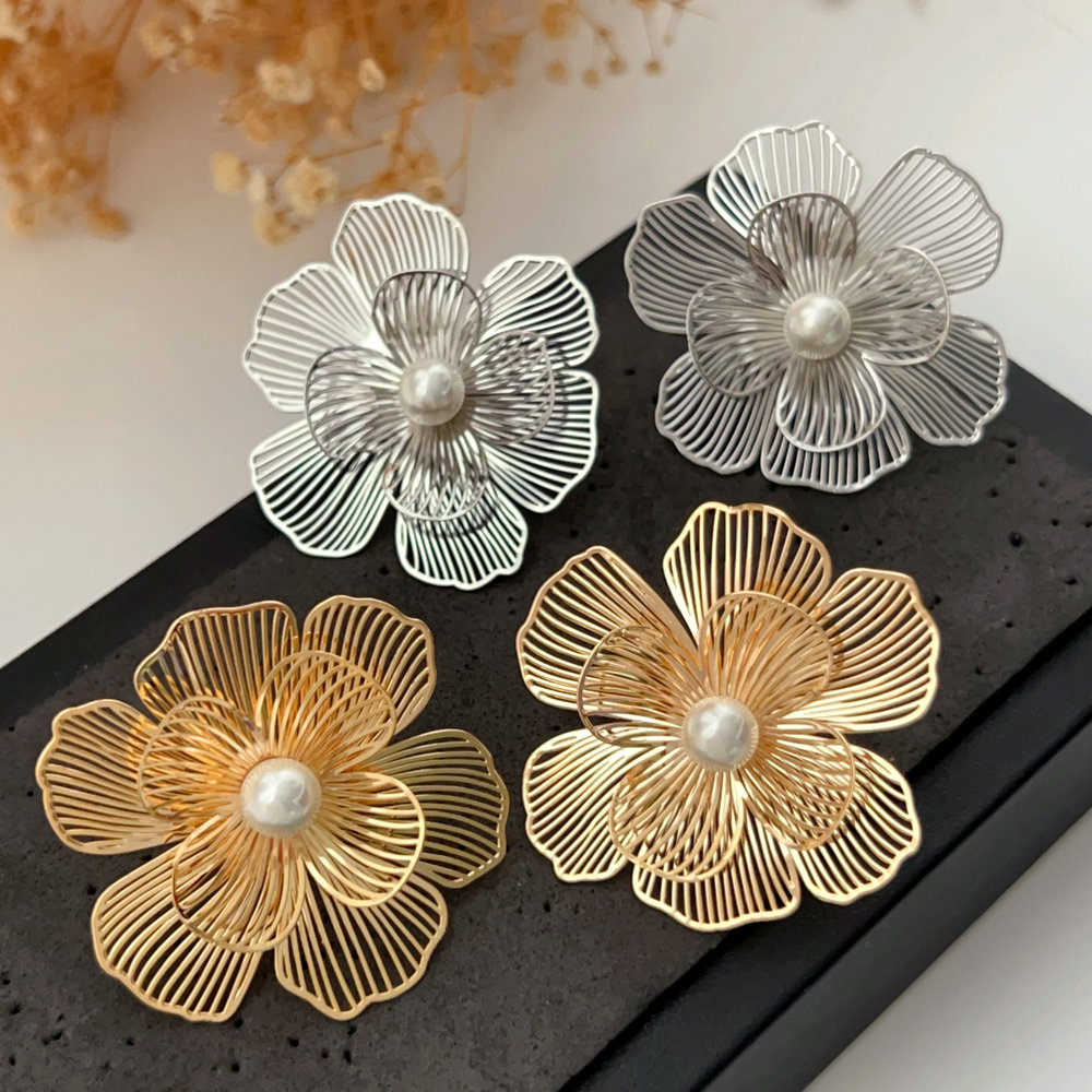 Metal flower earrings