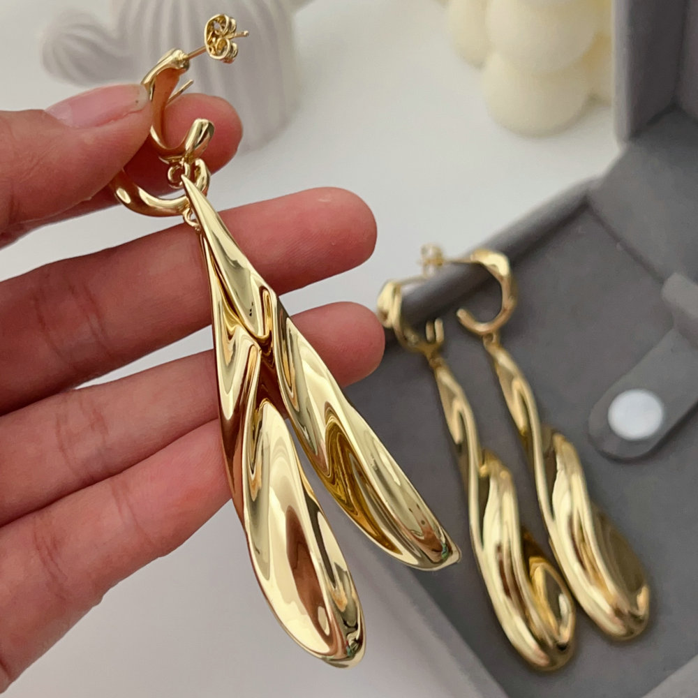 Metal long leaf earrings