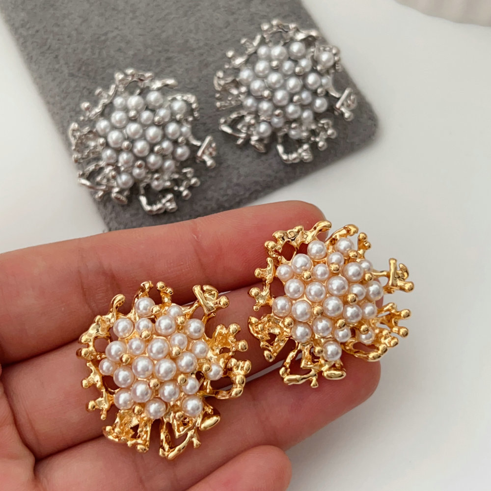 Pearl flower earrings
