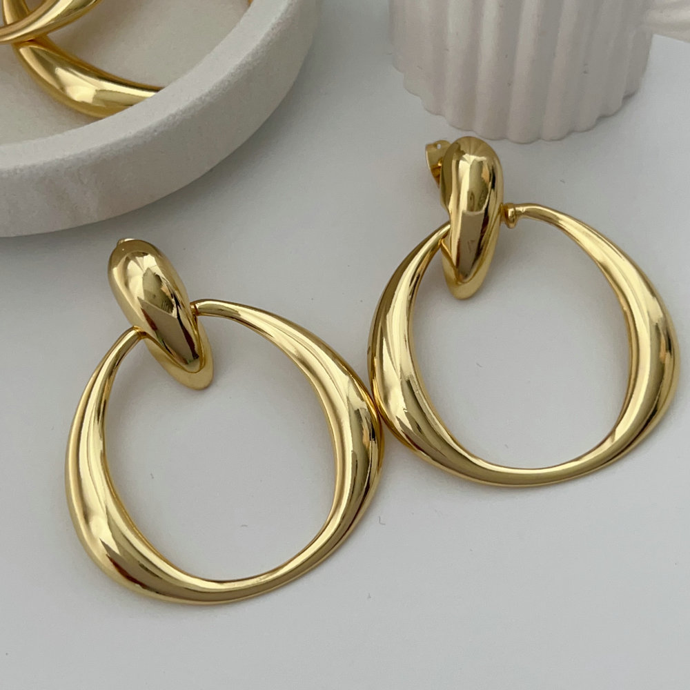 Round drop earrings