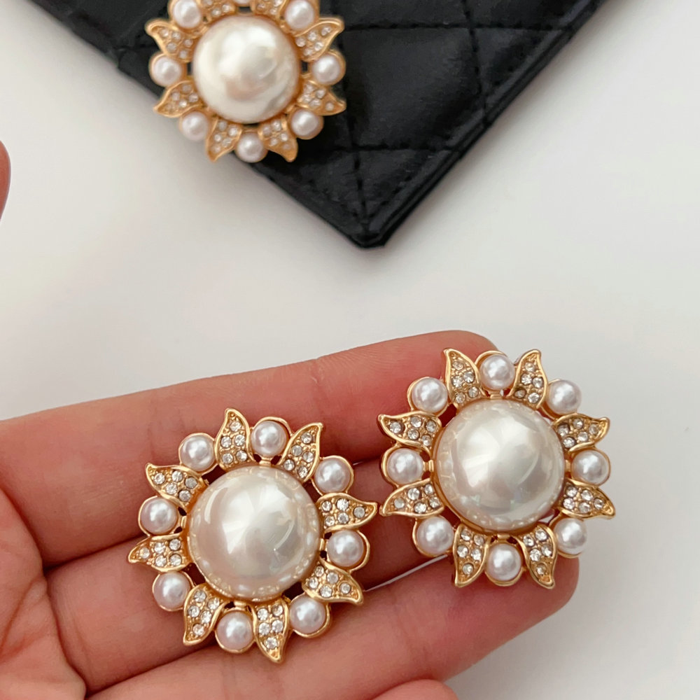 Pearl flower earrings